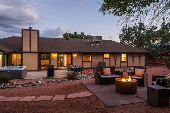 Terrace/patio - Thunder Mountain Chateau: BIG VIEWS, Hiking Access (Sedona)