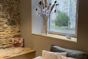 3 عدّة غرف نوم وملاءات أسرّة