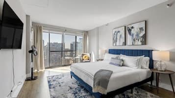 4 bedrooms, desk, iron/ironing board, travel crib