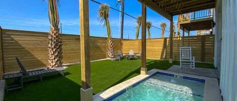 Een verwarmd zwembad