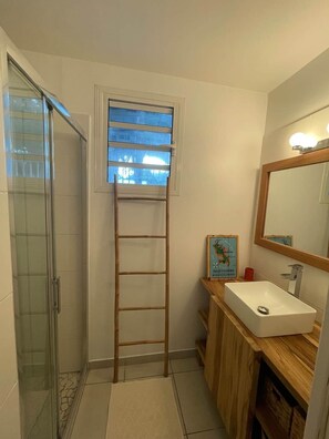 Shower, hair dryer, towels, soap
