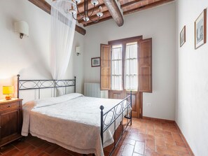 Casa | 2 dormitorios, mobiliario individual, tabla de planchar con plancha