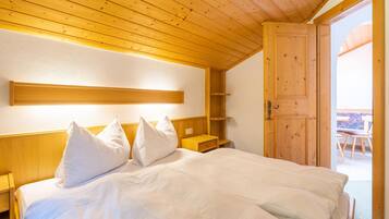 3 bedrooms, bed sheets