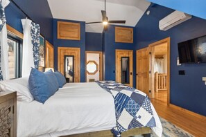 6 bedrooms, desk, iron/ironing board, travel crib