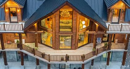 2025 Log Home- Ski Chalet w/ Luxury Amenities. direct Views of Hunter Slopes