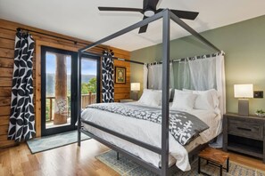 6 slaapkamers, een bureau, een strijkplank/strijkijzer, reisbedje