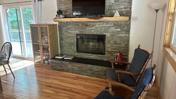 Smart TV, fireplace