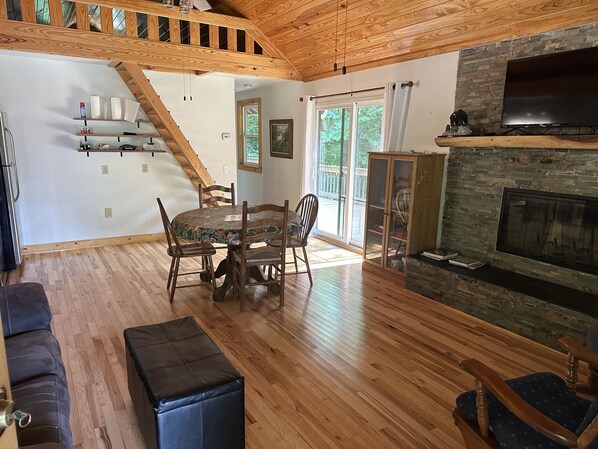 Smart-tv en een open haard