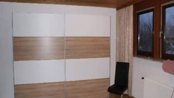 2 bedrooms, bed sheets