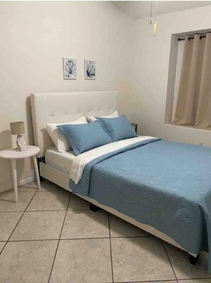 3 bedrooms, iron/ironing board, free WiFi, bed sheets - The comfortable 3BR home is furnished with outdoor pool minutes away golf course (Gilbert)