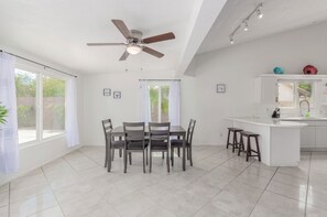 Dining - The comfortable 3BR home is furnished with outdoor pool minutes away golf course (Gilbert)