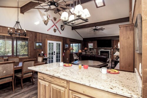 The Big Red Cabin - Semi Secluded, Private Hot Tub, Fireplace