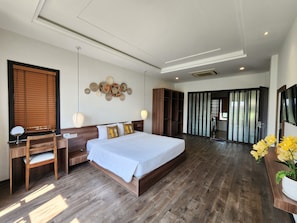 Premium Room, 1 King Bed | Desk, free WiFi, bed sheets
