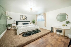 1 slaapkamer, een strijkplank/strijkijzer
