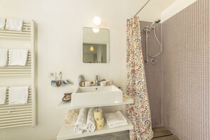 Hair dryer, towels