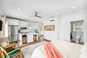 5 bedrooms, WiFi, bed sheets