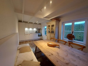 Ferienhaus | Eigene Küche | Mikrowelle, Herdplatte, Geschirrspüler