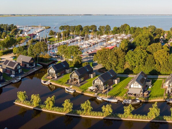 House | Pool - Villa in Balk With Private Jetty on Slotermeer (Balk)