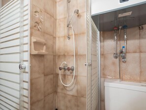 Apartment | Bathroom | Towels - Apartment in Mooswald in Carinthia With Pool (Fresach)