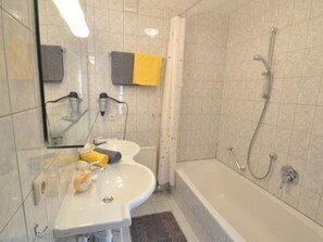 Apartment | Bathroom
