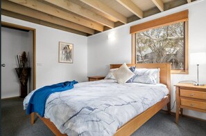 5 bedrooms, free WiFi, bed sheets