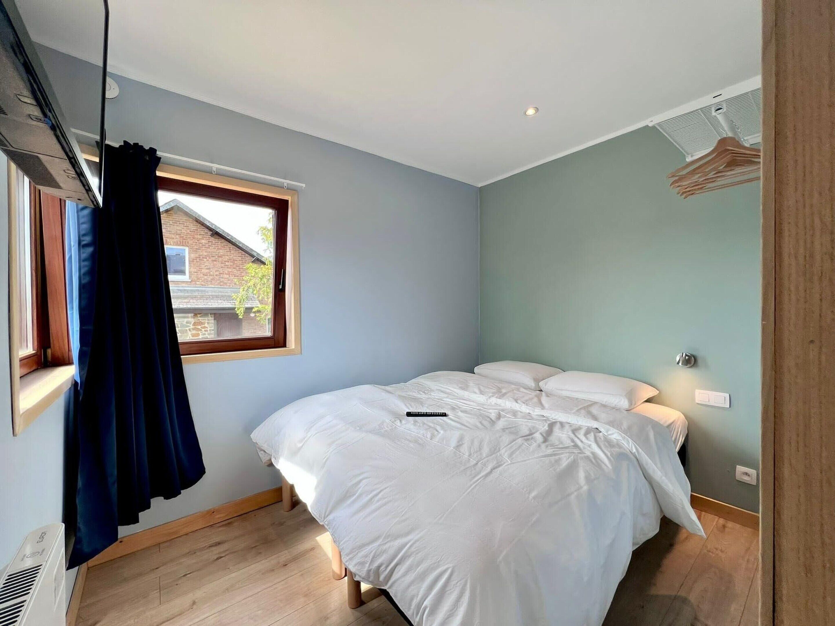 3 bedrooms, individually furnished, bed sheets