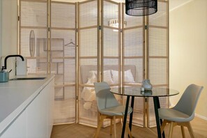 Apartment | Dining - Shared Garden Apartment Retreat (Vrouwenpolder)