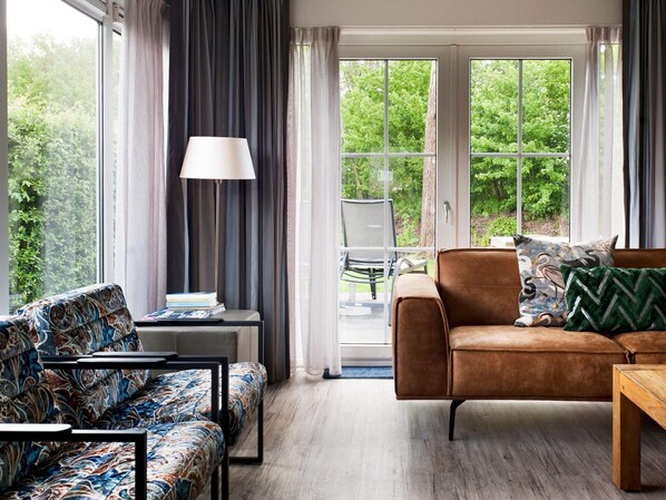 House | Living area | DVD player - Bungalow Near De Alde Feanen With Spa (Earnewald)