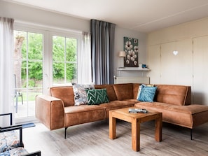 House | Living area - Bungalow Near De Alde Feanen With Spa (Earnewald)