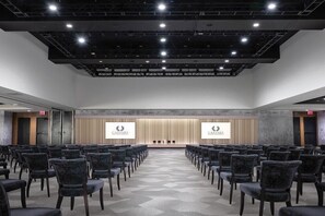 Meeting facility - Two Queen Room at a 4⭐️ Hotel (Las Vegas)