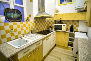 Kühlschrank, Mikrowelle, Geschirrspüler