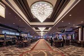 Casino - 1-Bedroom Suite at a 4⭐️ Hotel (Las Vegas)