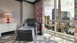 Interior - King Room at a 4⭐️ Hotel (Las Vegas)