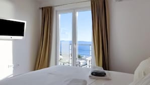 2 bedrooms, bed sheets - Beach Holiday Home in Makarska (Makarska)