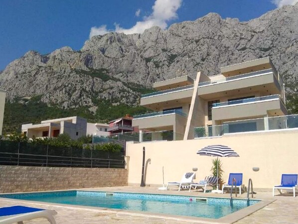 Apartment | Exterior - Inviting Apartment in Makarska With Shared Pool (Makarska)