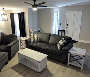 Smart TV - Newly Remodeled, Cozy & Private Condo - Beautiful Fountain Hills - Near Fountain (Fountain Hills)