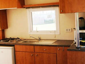 House | Private kitchen | Electric kettle - Tranquil Retreat in Appelscha (Appelscha)