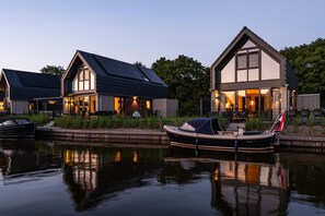 House | Exterior - Water Villa in Balk by Frisian Lakes (Balk)