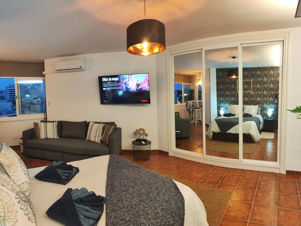 1 soverom, strykejern/-brett, internettilgang og sengetøy