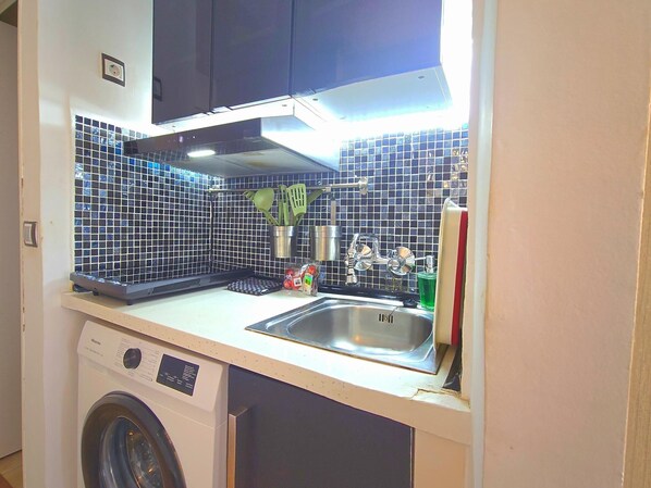 Fridge, microwave, coffee/tea maker, toaster