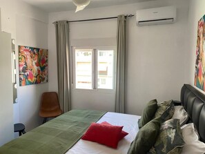 3 habitaciones, tabla de planchar con plancha, internet y ropa de cama 