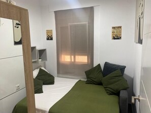 3 chambres, fer et planche à repasser, accès Internet, draps fournis