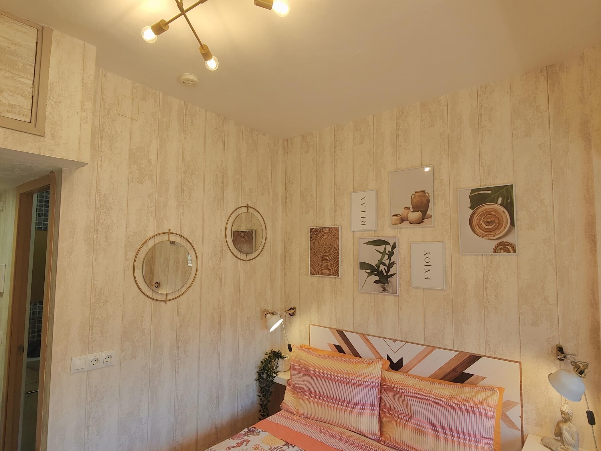 Strykjärn/strykbräda, internet och sängkläder