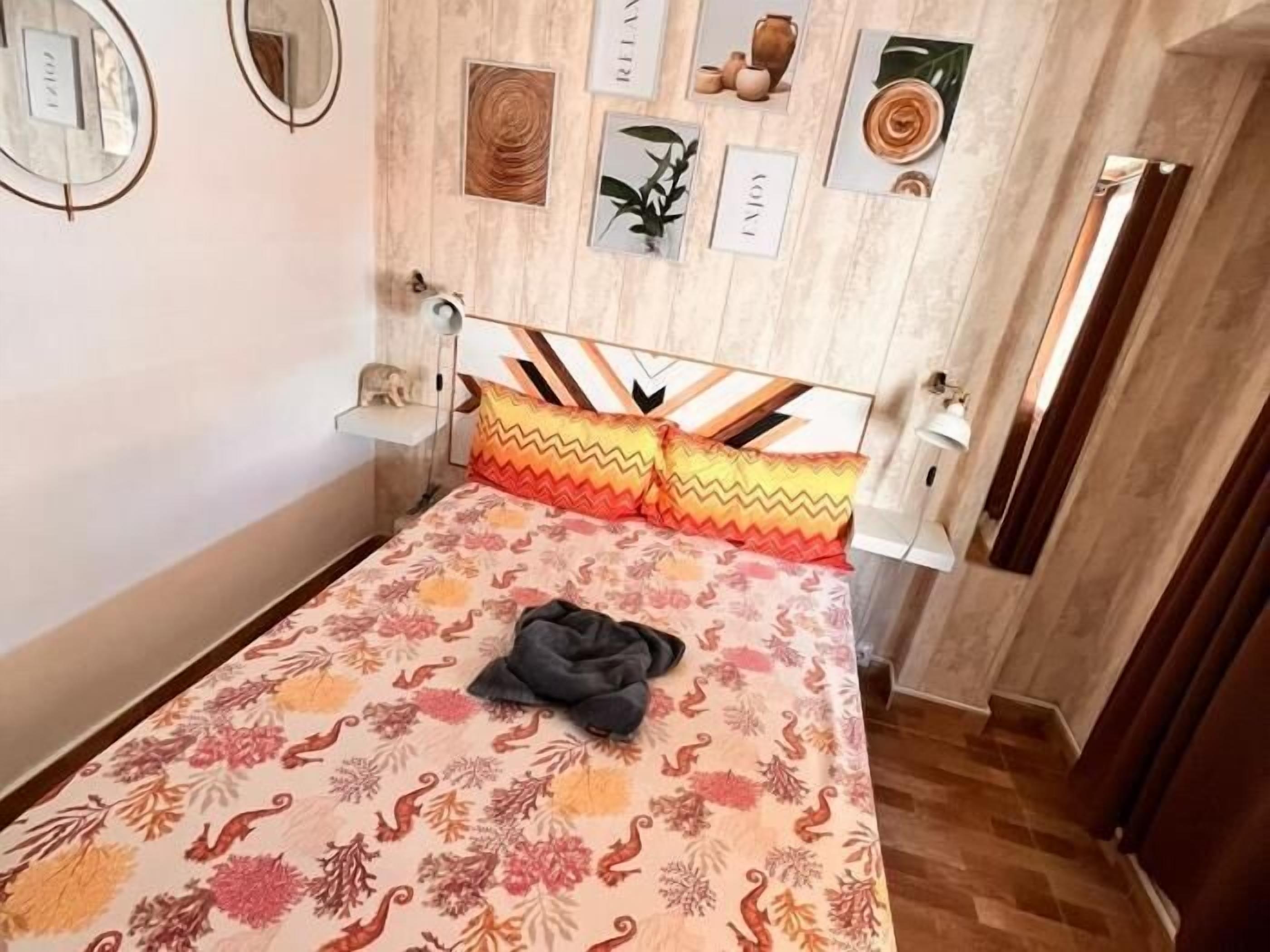 Iron/ironing board, Internet, bed sheets