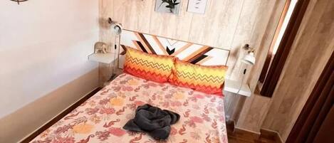 Iron/ironing board, Internet, bed sheets
