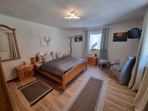 House | 3 bedrooms, individually furnished, iron/ironing board, bed sheets