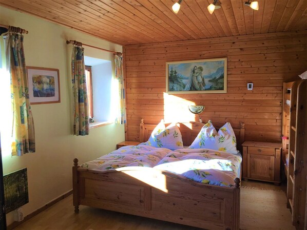 House | 4 bedrooms, individually furnished, bed sheets