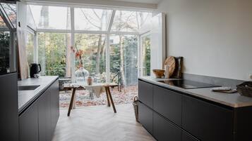 House | Private kitchen | Electric kettle, highchair