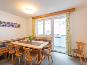 Apartment | Living room - Large Apartment With a Large Balcony in Kappl (Kappl)