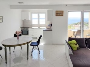 Apartment | Dining